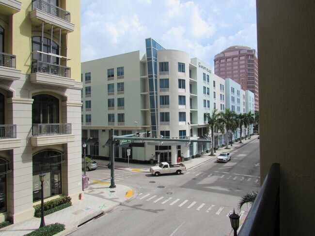 Building Photo - 801 S Olive Ave