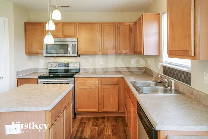Building Photo - 7031 Laredo Dr