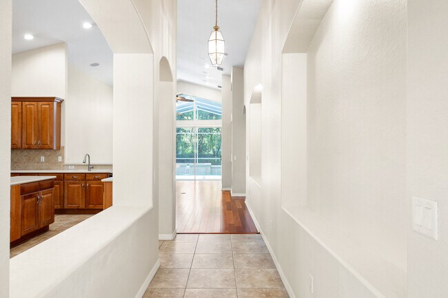 Building Photo - 27417 Silver Thatch Dr