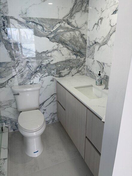 Building Photo - 1228 West Ave