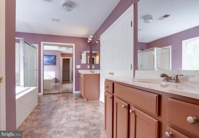Building Photo - 8464 Hessian Hill Ct