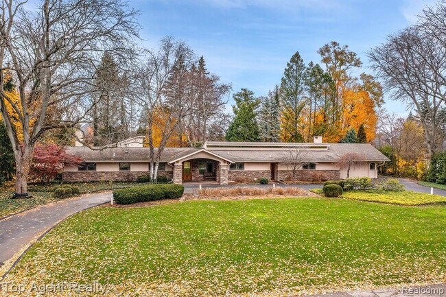 Building Photo - 5760 Snowshoe Cir