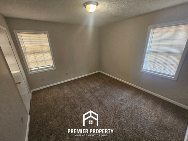 Building Photo - 3373 S Mendenhall Rd