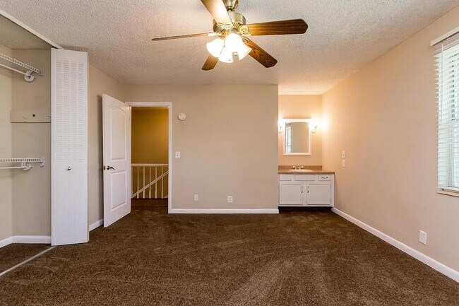 Building Photo - 5515 Country Dr