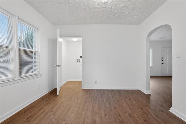 Building Photo - 1439 Westboro Dr SW