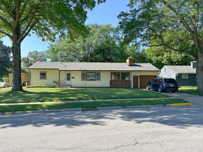 Primary Photo - 3410 West St