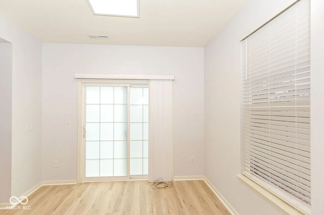 Building Photo - 9651 Calamus Dr