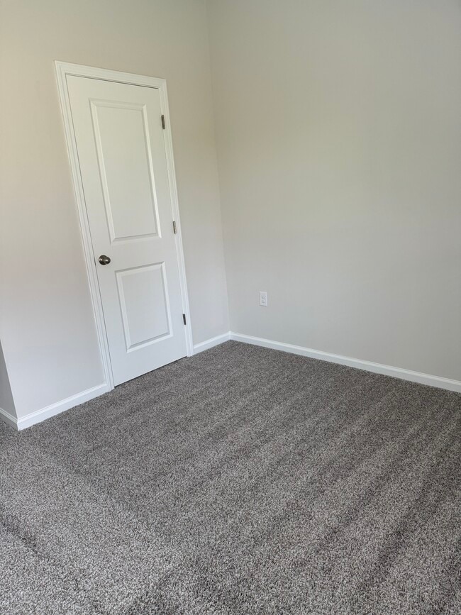 Building Photo - 15 Warwick Ct