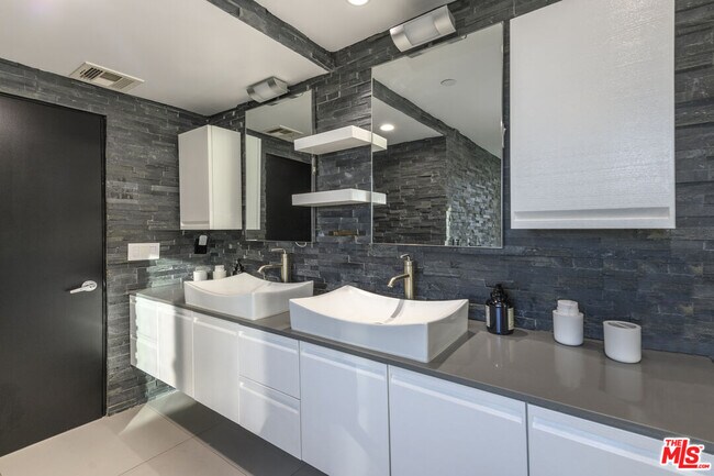 Building Photo - 2271 Gloaming Way