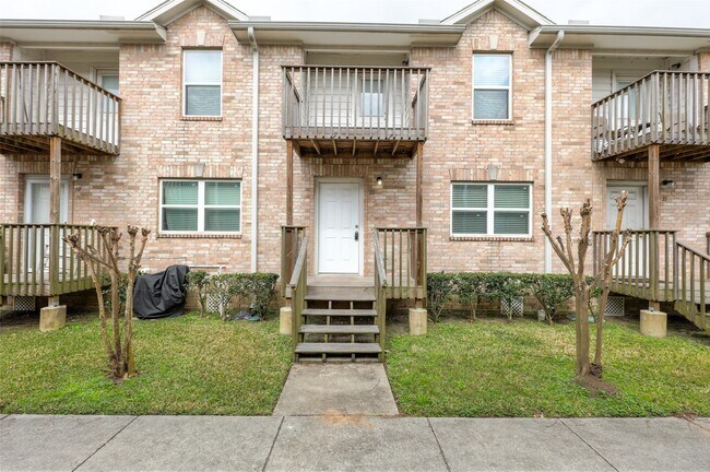 Building Photo - 11905 Algonquin Dr