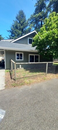 Building Photo - COMPLETLY REMODLED HOME COMING SOON!