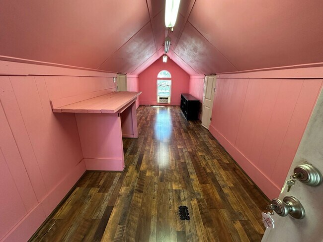 Building Photo - 3934 Hanover Pl