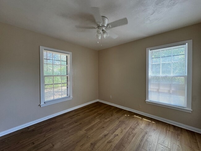 Building Photo - Single Family Home *LEASING SPECIAL AVAILA...