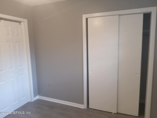 Building Photo - 1568 Hatley St W