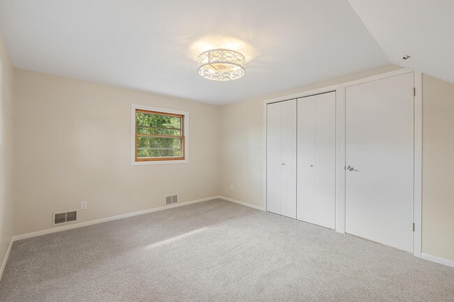 Building Photo - 4705 Highland Park Dr