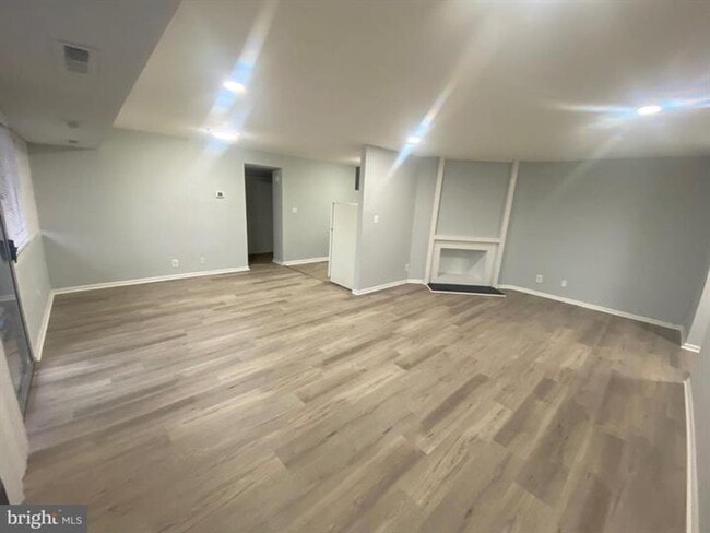 Building Photo - 5801 Quantrell Ave