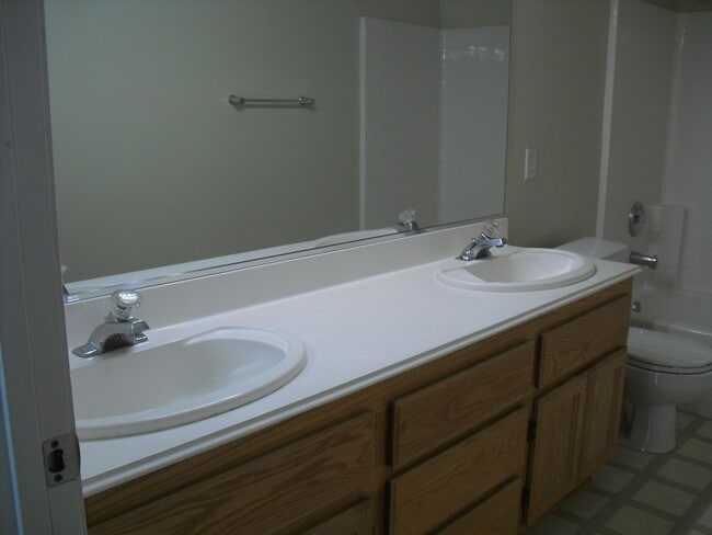Building Photo - 4209 Grandview Dr