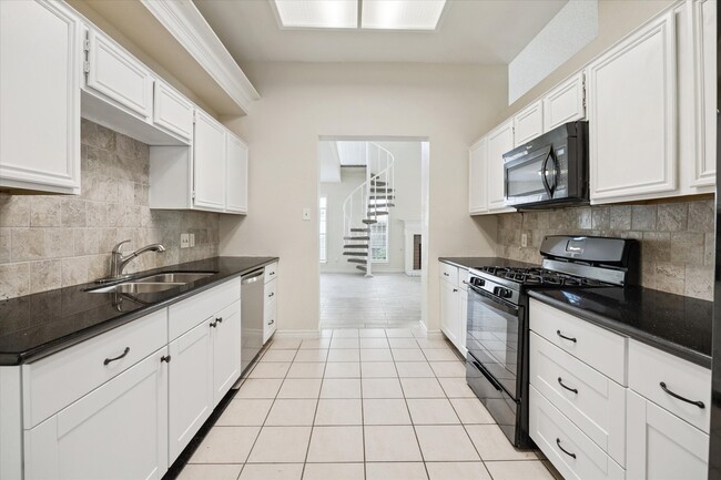 Building Photo - 5715 S Magazine Cir