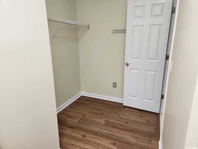 Building Photo - 33 Golf View Ct