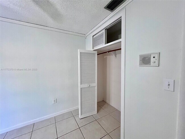 Building Photo - 3302 Farragut St