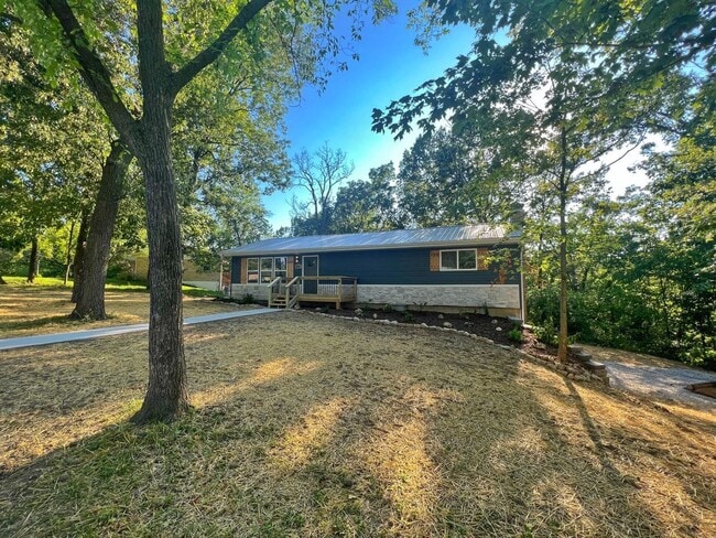 Building Photo - Great 4 Bed 3 Bath House In Parkade!
