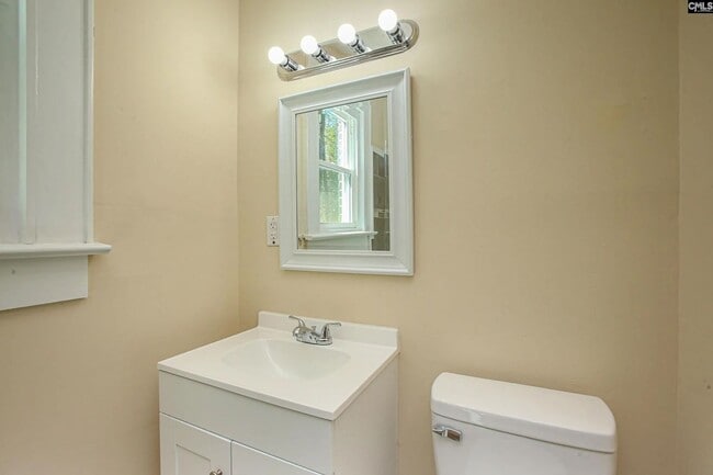 Building Photo - Charming 3-Bedroom Home in the Heart of Rosewood – Available July 2026!