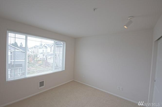 Building Photo - 15720 Manor Way