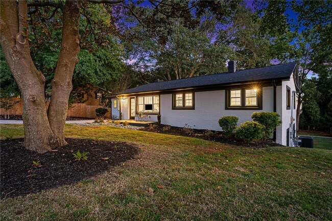 Building Photo - 710 Evelyn Dr