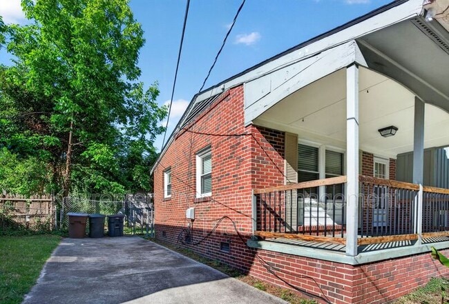 Building Photo - 1821 W Meadowview Rd