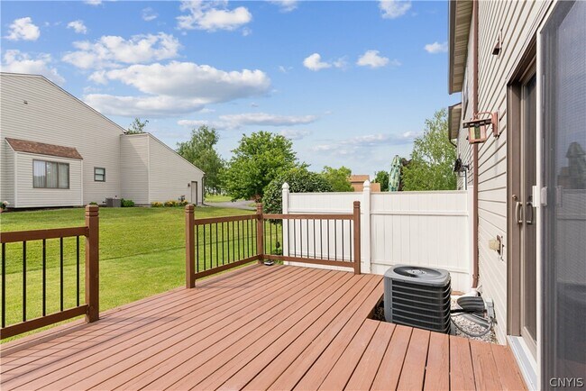 Building Photo - 104 Lookout Cir