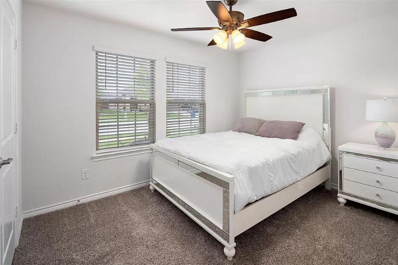 Building Photo - 604 Saddle Club Way