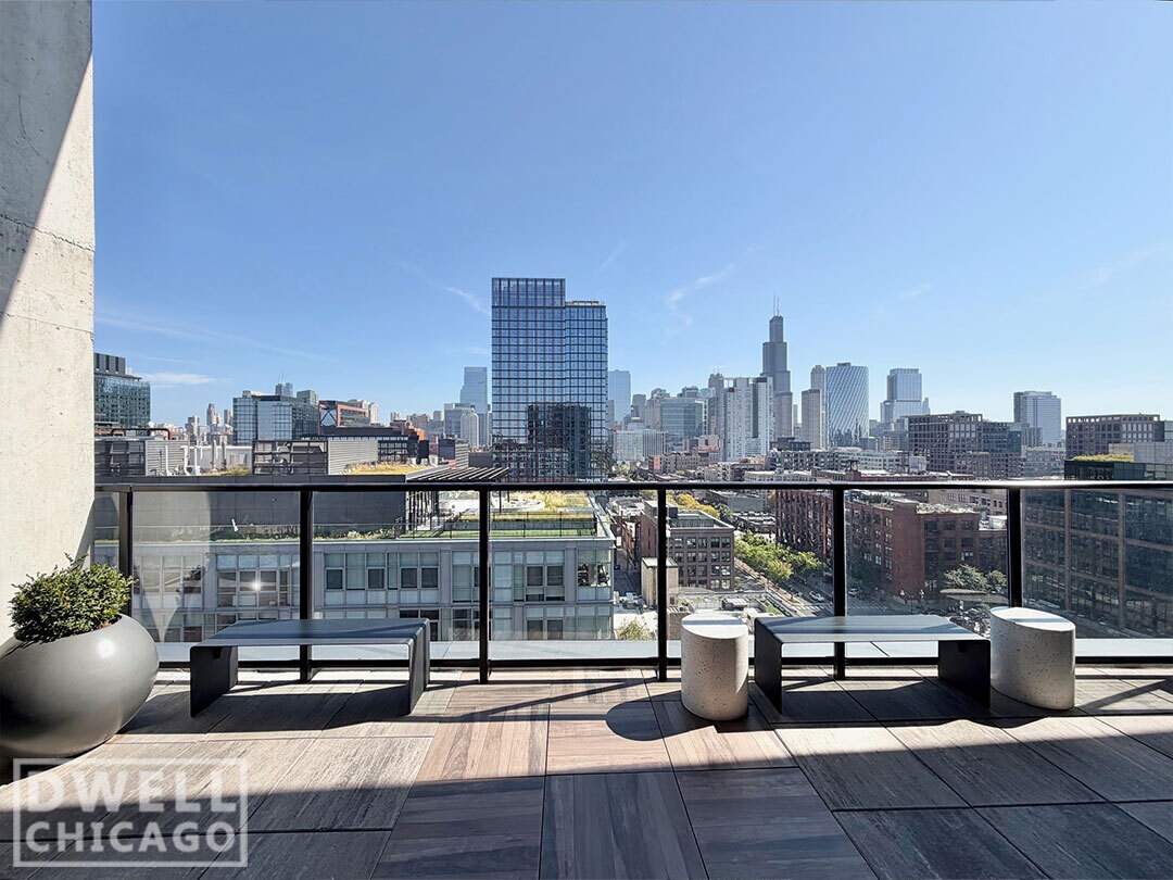 Building Photo - 1111 W Lake St