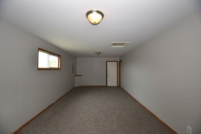Building Photo - Mishawaka 3 bedroom ranch with large family room and fenced yard