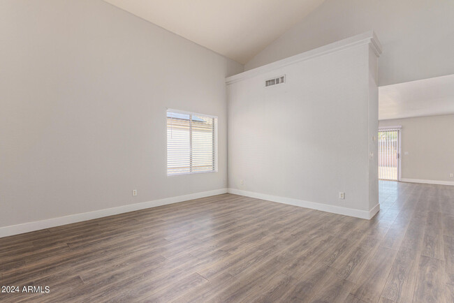Building Photo - 1009 S 239th Dr