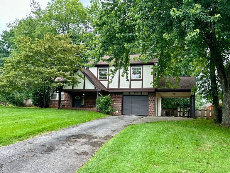 Building Photo - 1812 Sedgewick Dr