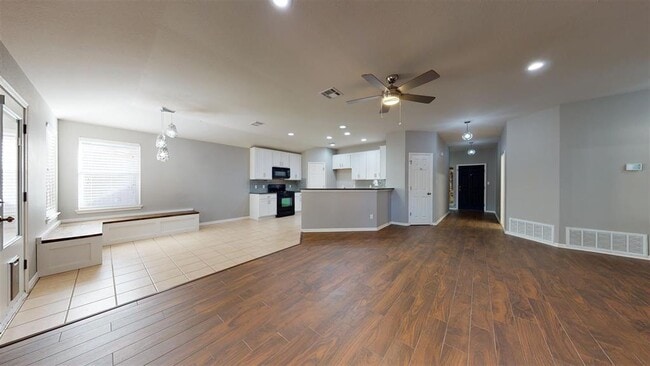 Building Photo - 221 Creek Ridge Ln