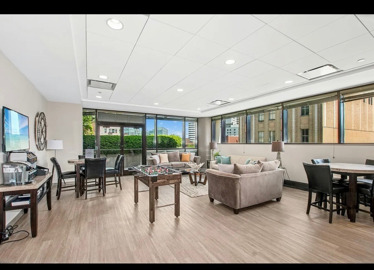 Building Photo - 127 Greyrock Pl