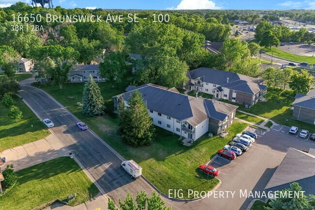 Building Photo - 16650 Brunswick Ave SE