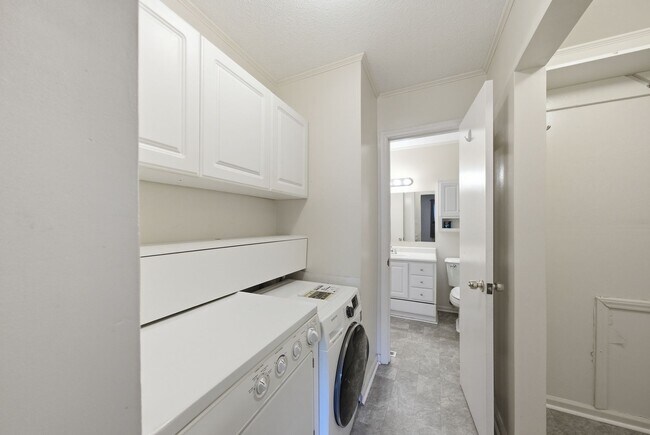 Building Photo - 6355 New Market Way