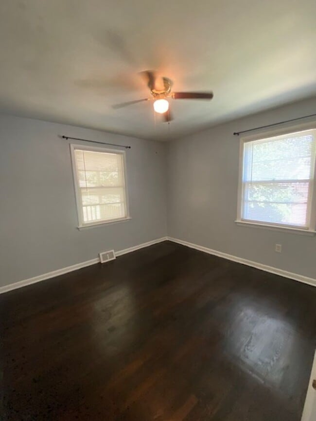 Building Photo - Charming 3 Bedroom Rancher in Staunton Com...