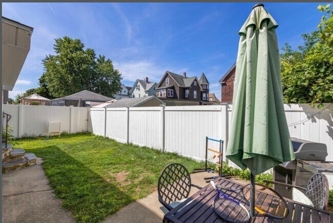 Building Photo - 248 Spring St