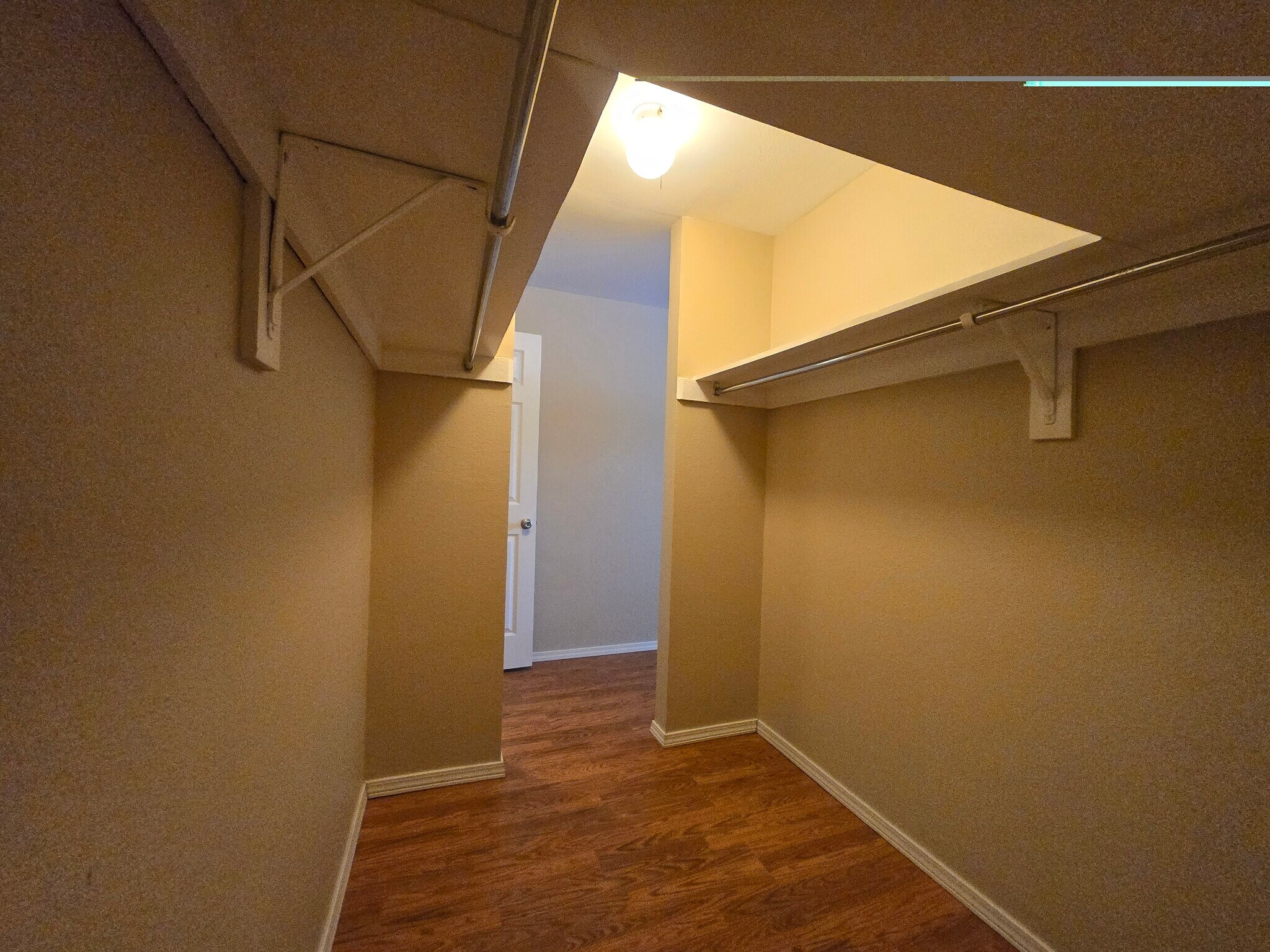 Building Photo - 2325 S Linden Ct