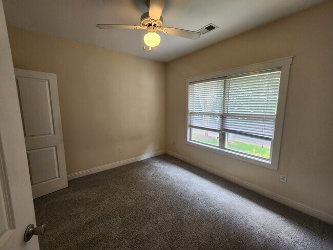 Building Photo - 130 Artisan Pl