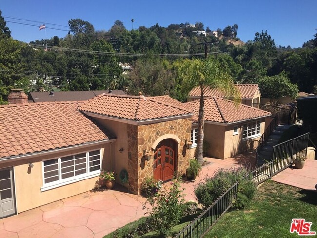 Building Photo - 3920 Van Noord Ave