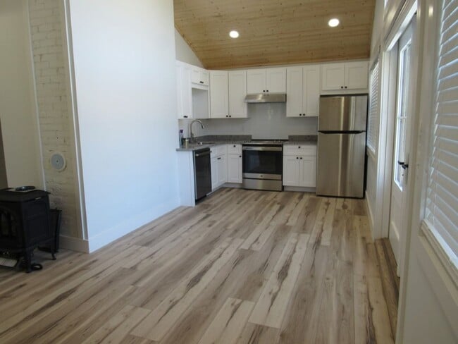 Building Photo - $1,800 - 2 Bed/2Bath Newly Renovated Unfurnished House Overlooking Downtown Sylva