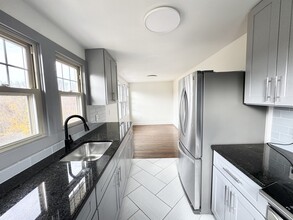 Building Photo - 162 High St