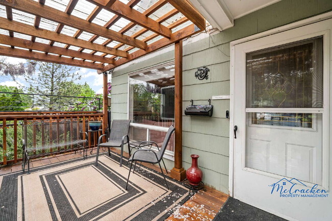Building Photo - Serene, Artistic Retreat in the Heart of A...
