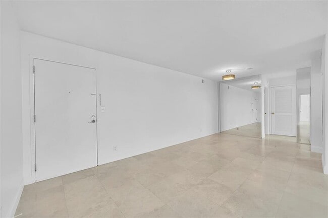 Building Photo - 2841 N Ocean Blvd