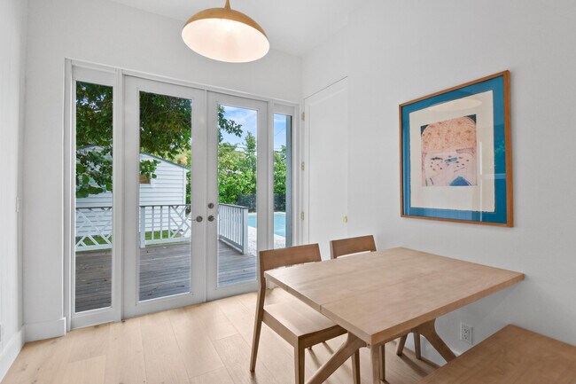 Building Photo - 845 Sunset Rd