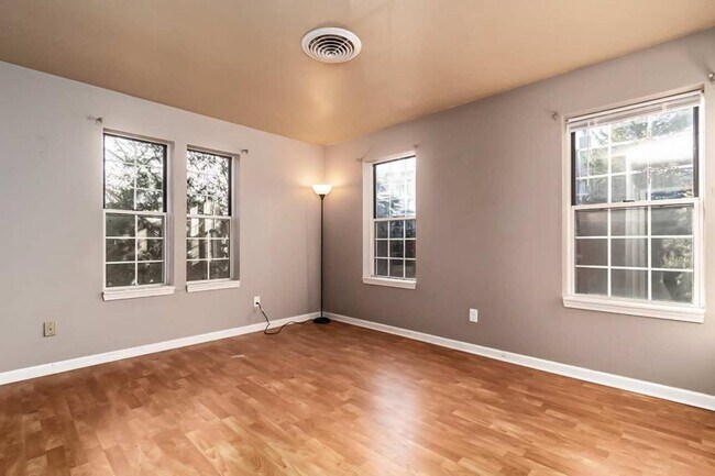 Building Photo - 905 Harbor House Dr. #8